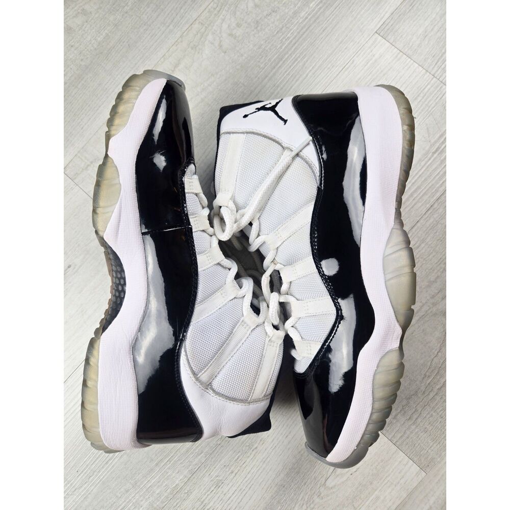Air Jordan 11 XI Retro Concord 2018 Size 10 White Black 378037-100 Sneaker